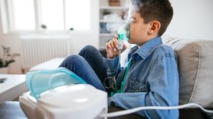 Read more about the article Nebulizer: Teman Setia Saat Nafas Sulit dan Cara Pakainya yang Tepat