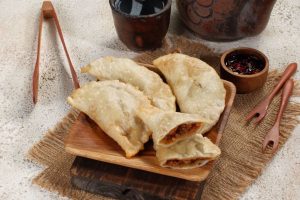 Read more about the article Cireng Ayam Suwir: Camilan Gurih dengan Sentuhan Kreatif