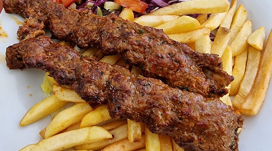 You are currently viewing Cag Kebab: Hidangan Tradisional Turki yang Mendunia
