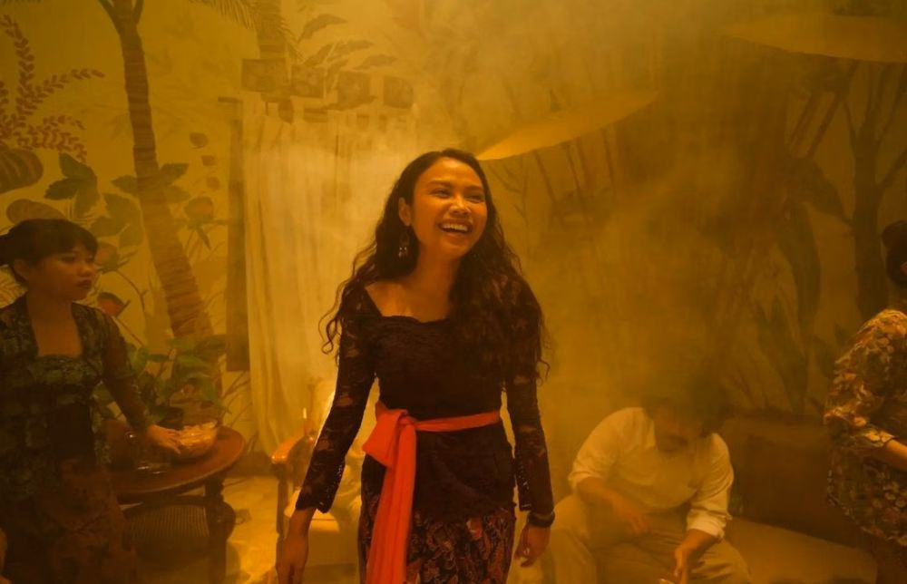 Jejak Langkah Sang Aktris Watak dari Teater ke Layar Lebar