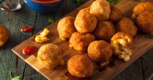 Read more about the article Crispy Cheese Bombs, Sensasi Keju Meleleh yang Menggoda Selera di Setiap Gigitan