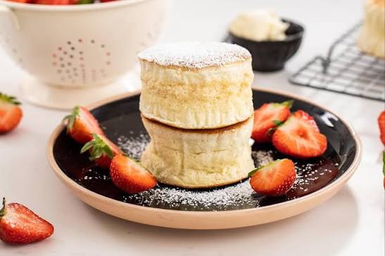 You are currently viewing Pancake Souffle, Rahasia Kelezatan Lembut yang Membuat Siapa Saja Jatuh Hati